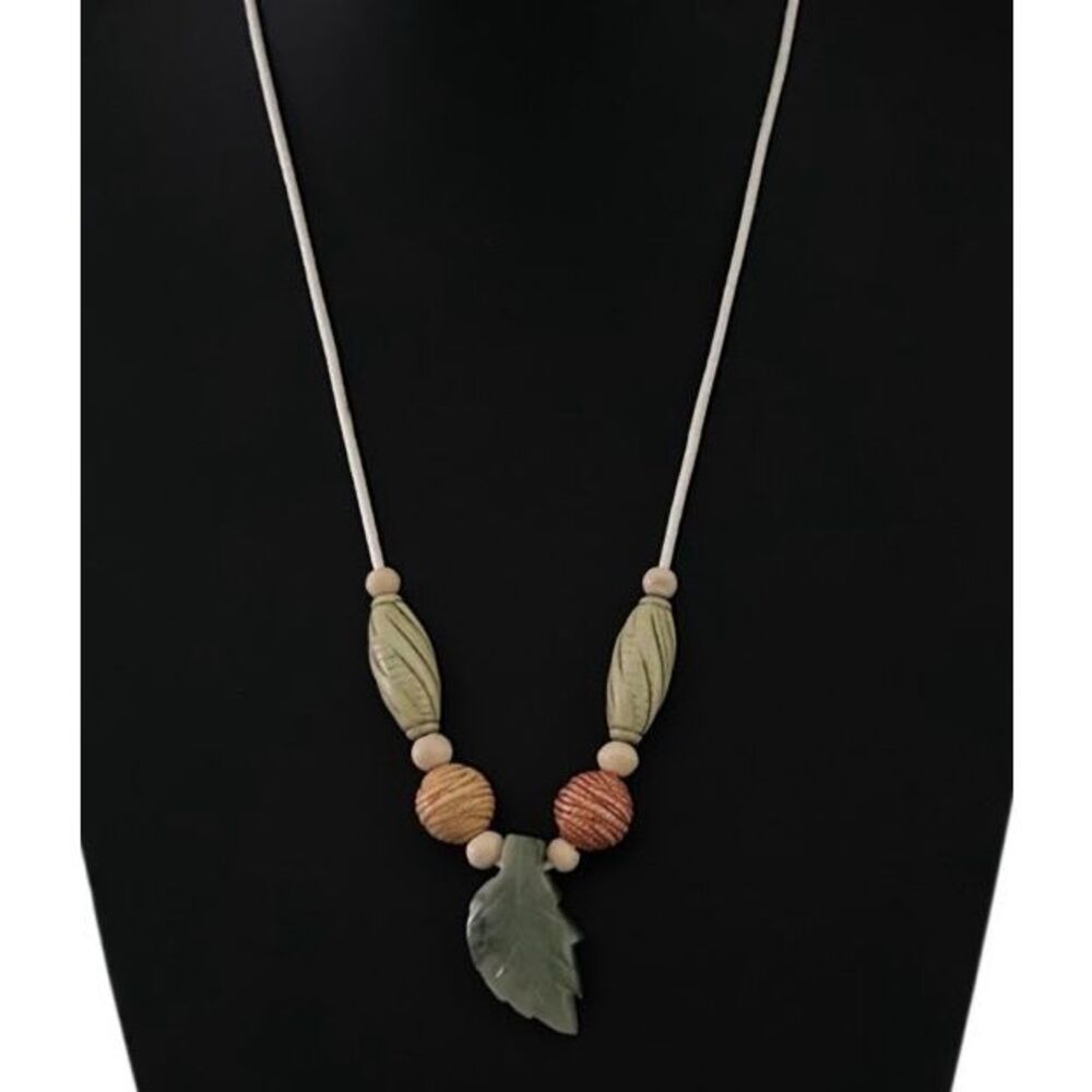 Handmade Leaf Boho Necklace Unisex 26" Green Carve Leaf Stone Pendant And Beads